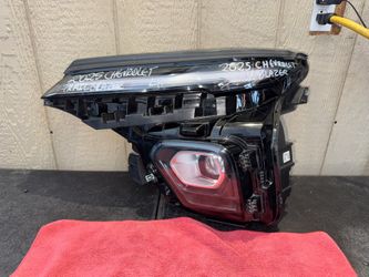 2025 CHEVROLET TRAILBLAZER LEFT SIDE HEADLIGHT OEM USED