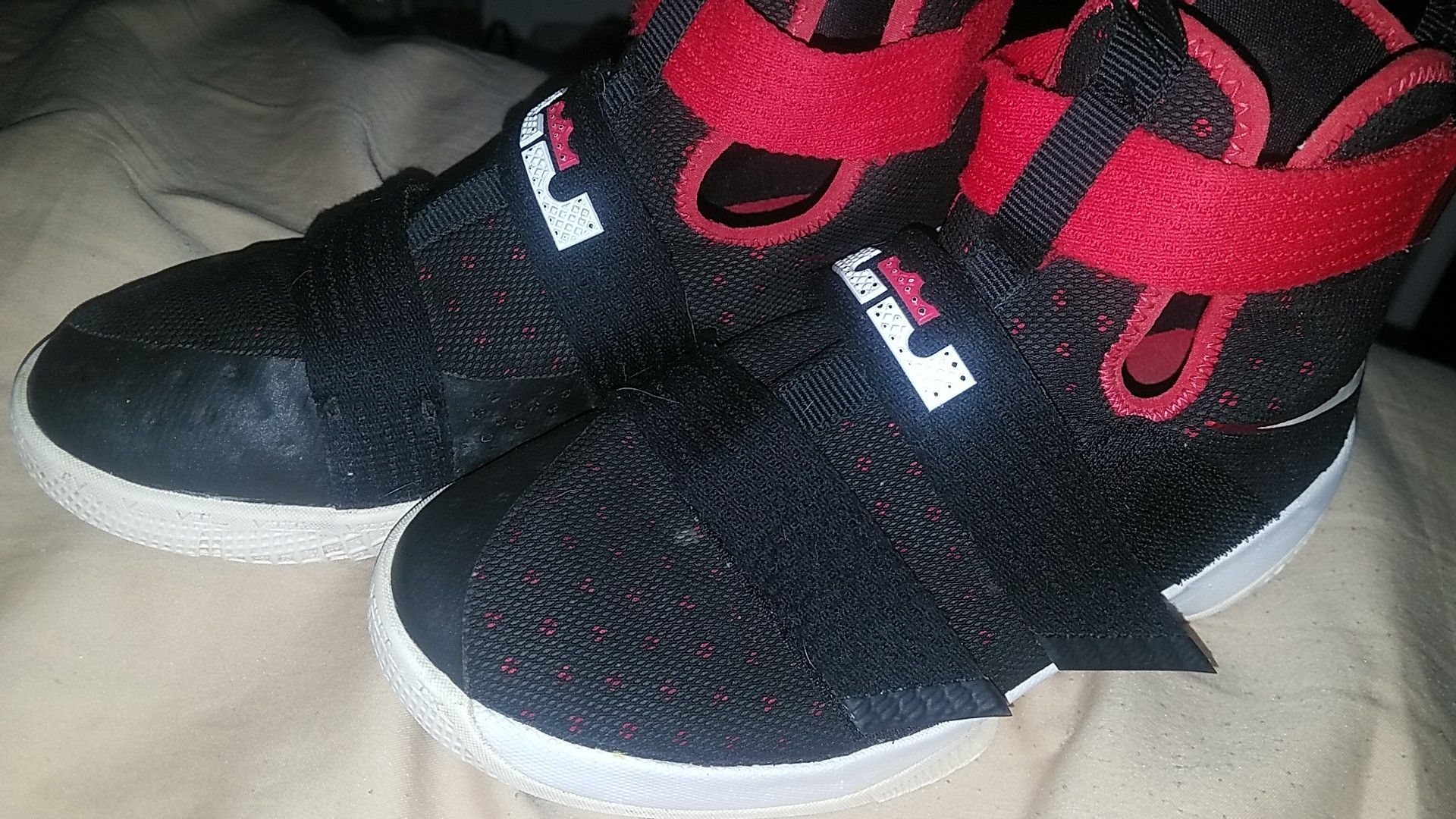 Boys' LeBron Soldier 10 size 5.5y