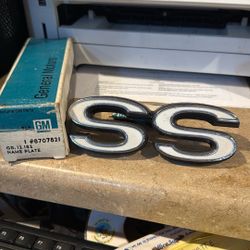 Chevelle Front Emblems   1970