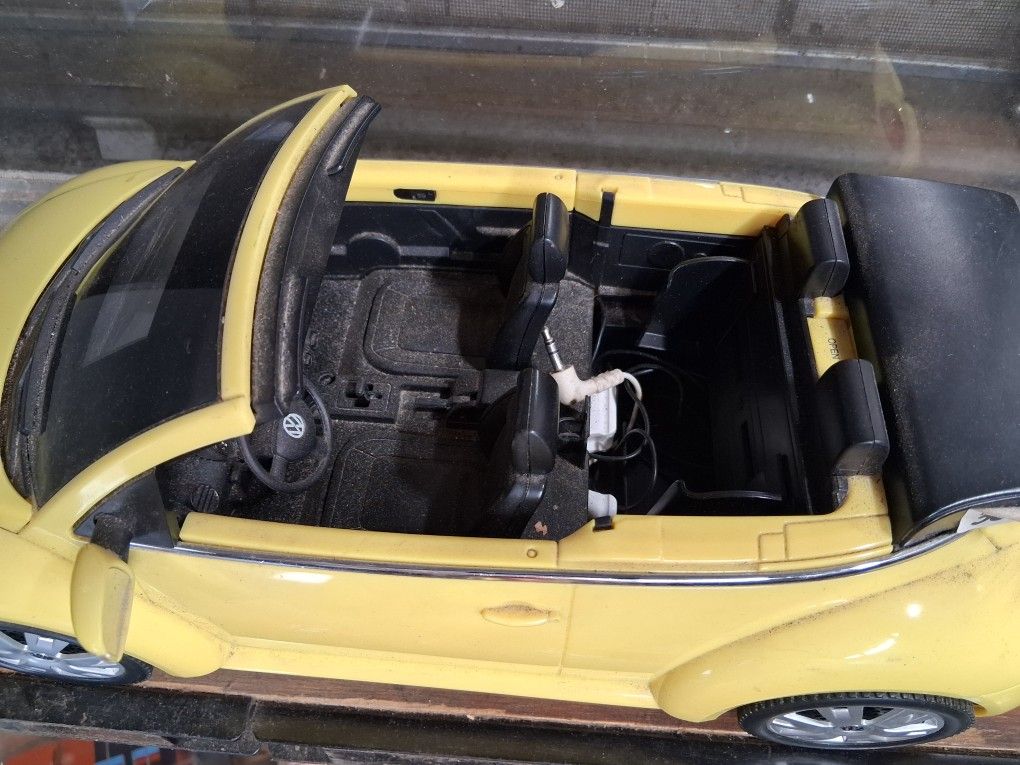 CAR MODEL ALARM/RADIO