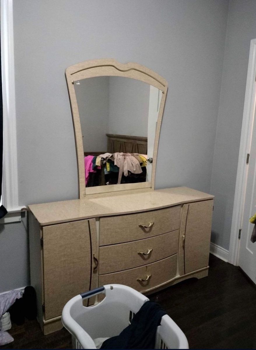 dresser with mirror