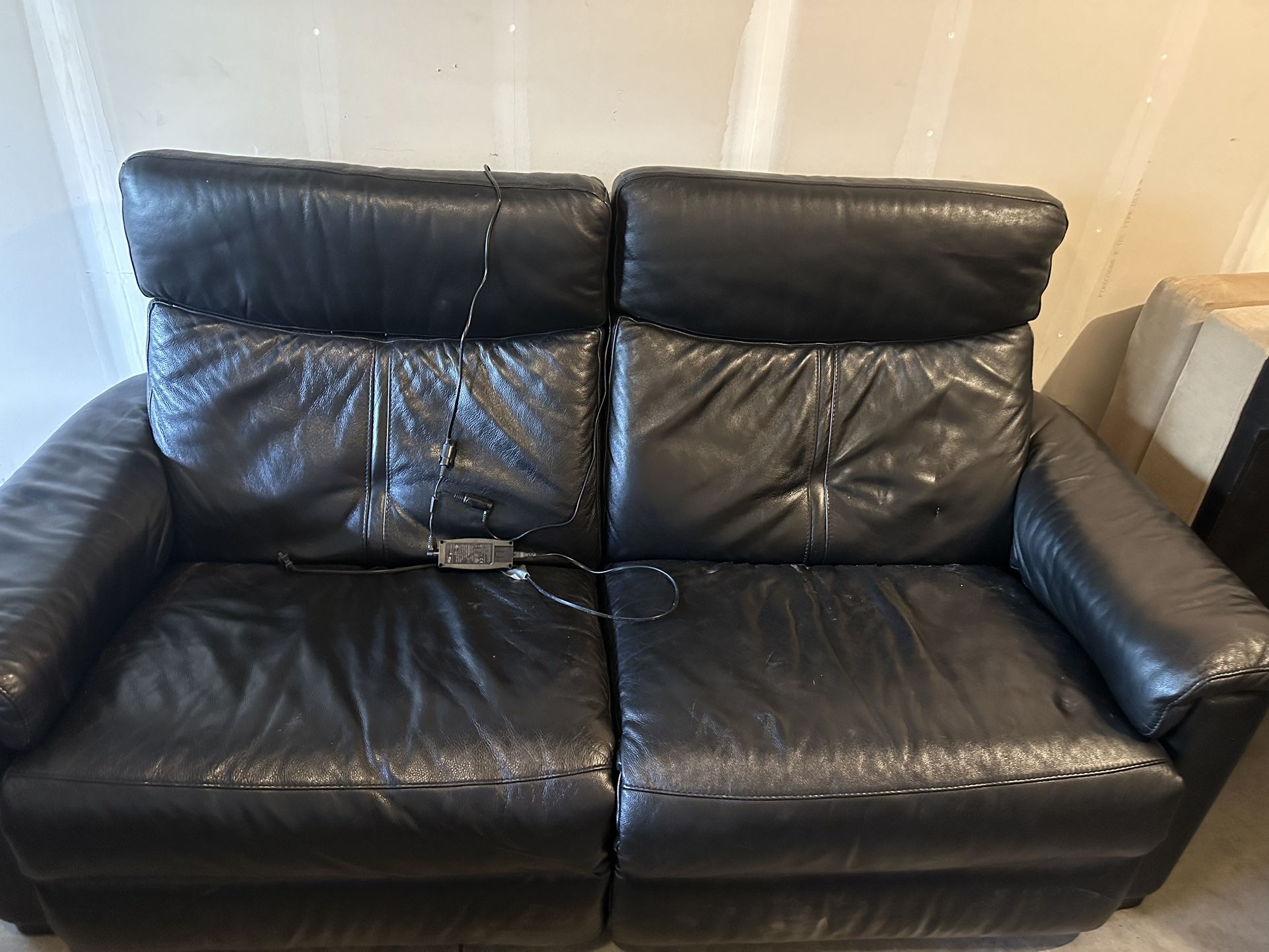 Black Leather Reclining Couch 