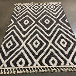 Brand New 5 X 7 Moroccan Style Textured Area Rug 