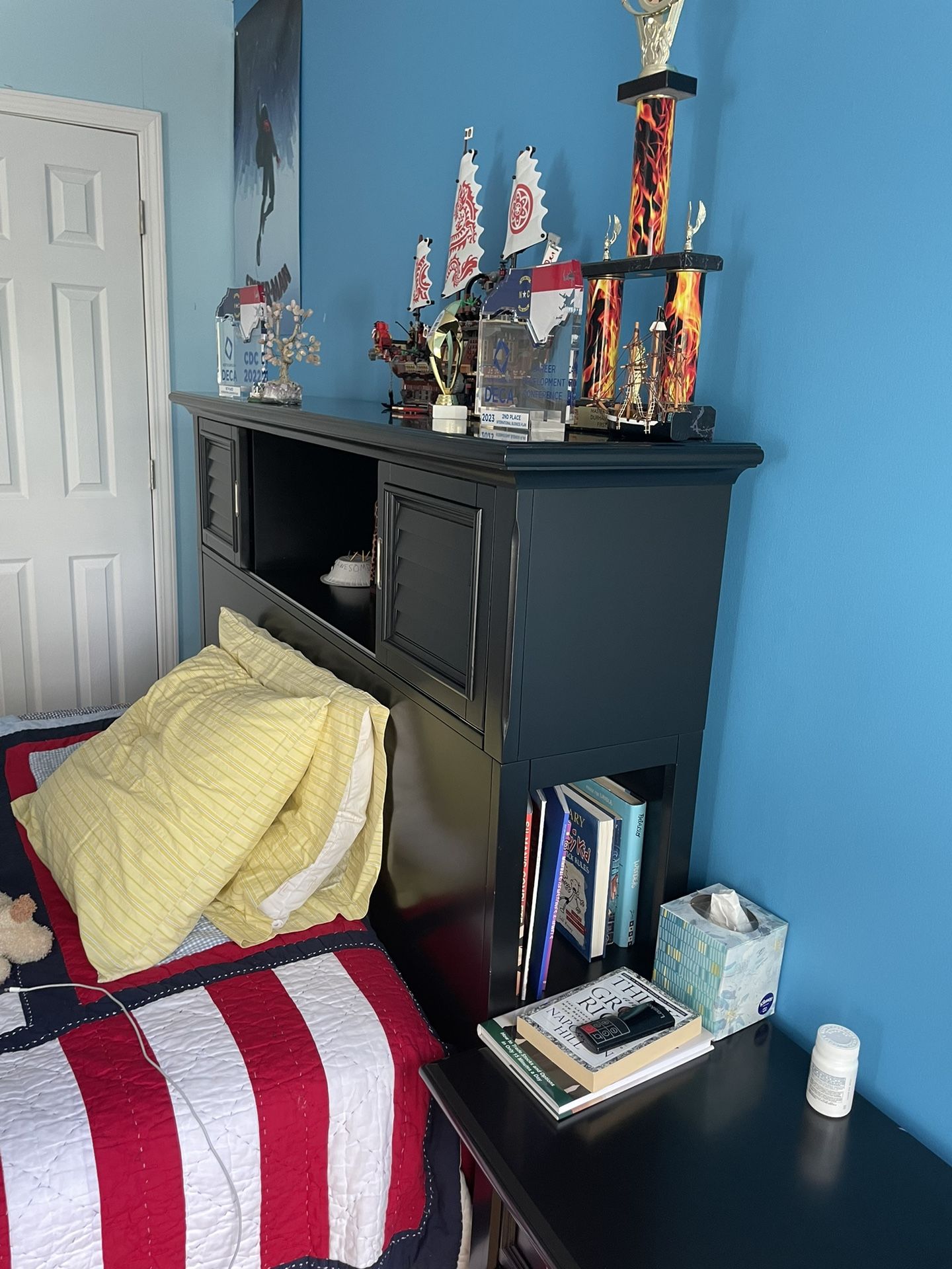 Kids Bed With Trundle n Bookshelf 