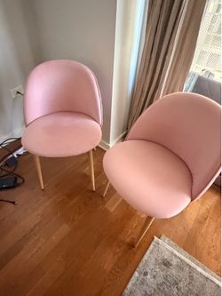 2 Pink chairs