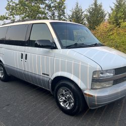 2000 Chevy Astro Van Lt