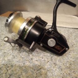 VINTAGE GARCIA 230 SPINNING REEL MEDIUM SIZE ..MADE IN JAPAN