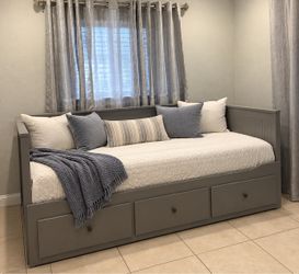 Daybed with mattresses
