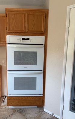 FRIGIDAIRE DOUBLE OVEN