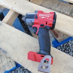 Milwaukee M18 Fuel 600lb Impact Wrench 1/2