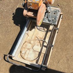 Tile saw With Pump