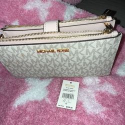 Michael Kors Wristlet 