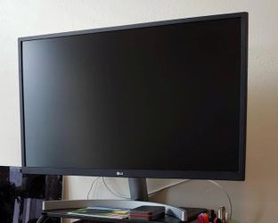 LG 27UL550-W 27 Inch 4K UHD Computer Monitor