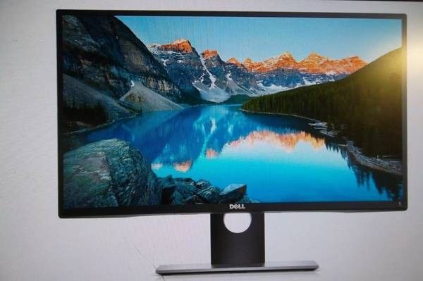 Dell P2217 22 inch Widescreen IPS LCD Monitor, Black - 1680 x 1050