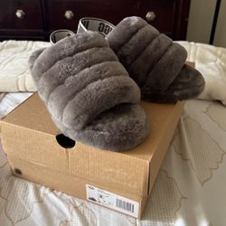 UGG Fluffy Slides 
