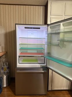 Refrigerator hisense