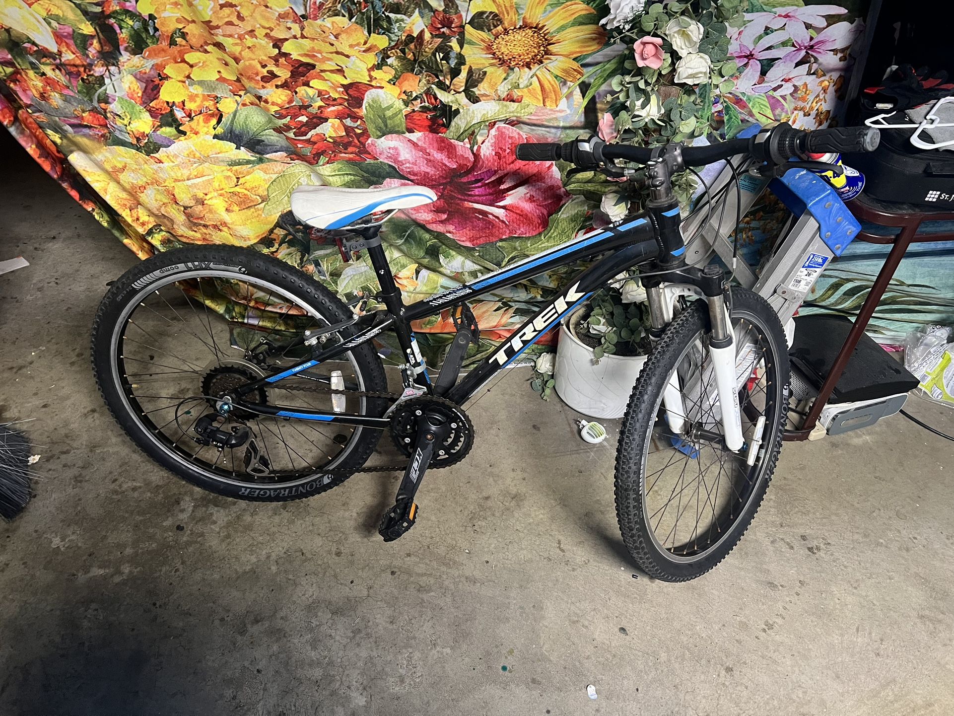 Trek Superfly Twenty Four Kids Bike