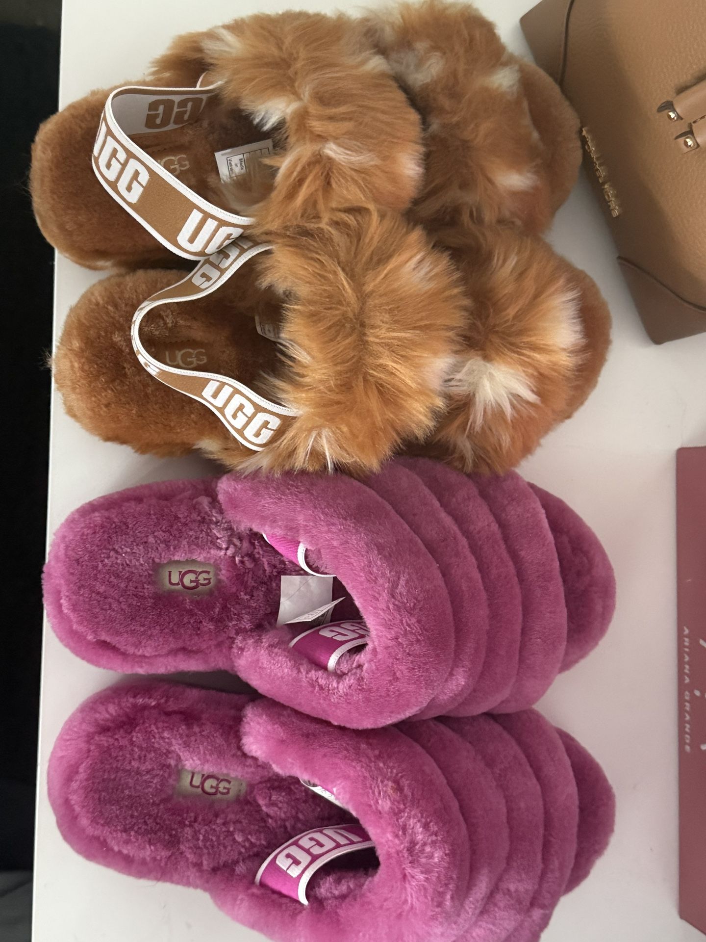 UGG FLUFFY SLIPPERS