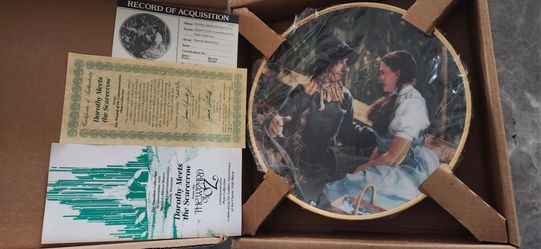 The Wizard of Oz Dorothy Meets The Scarecrow Collectors Plate Hamilton 1988