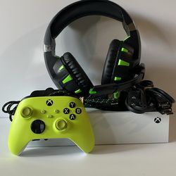 Xbox Series S Bundle