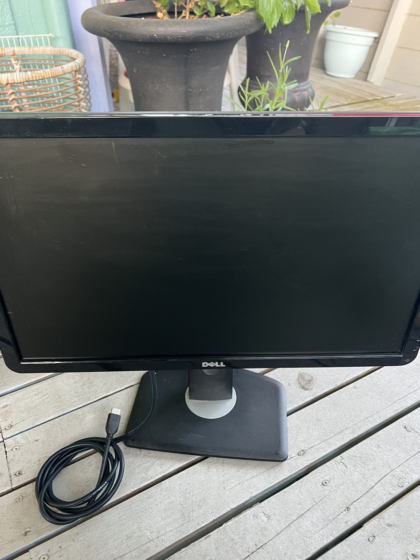 Dell 24" Computer Monitor, It Can Rotate