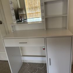 Vanity desk