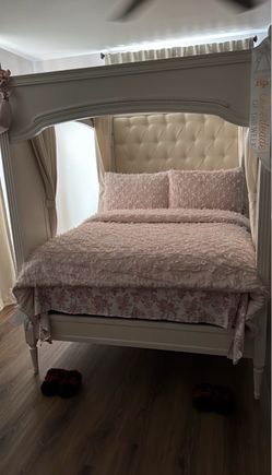 Full carriage bed
