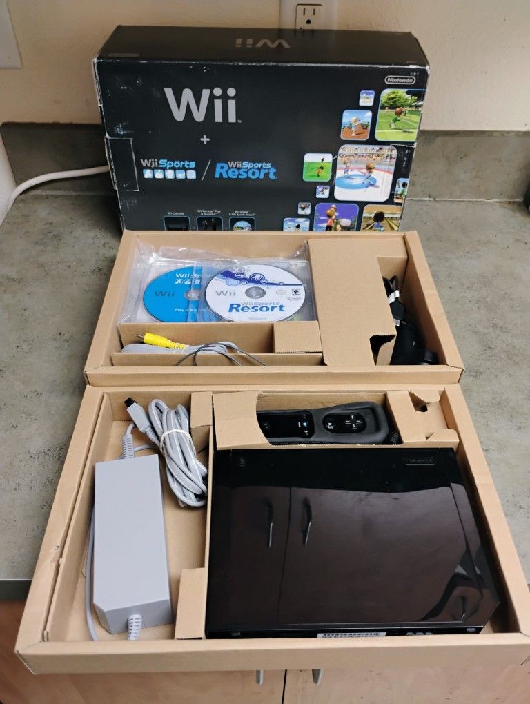 Nintendo Wii Console Bundle W/Controller, Nunchuck, Cables, Wii Sports & Sports Resort + Box