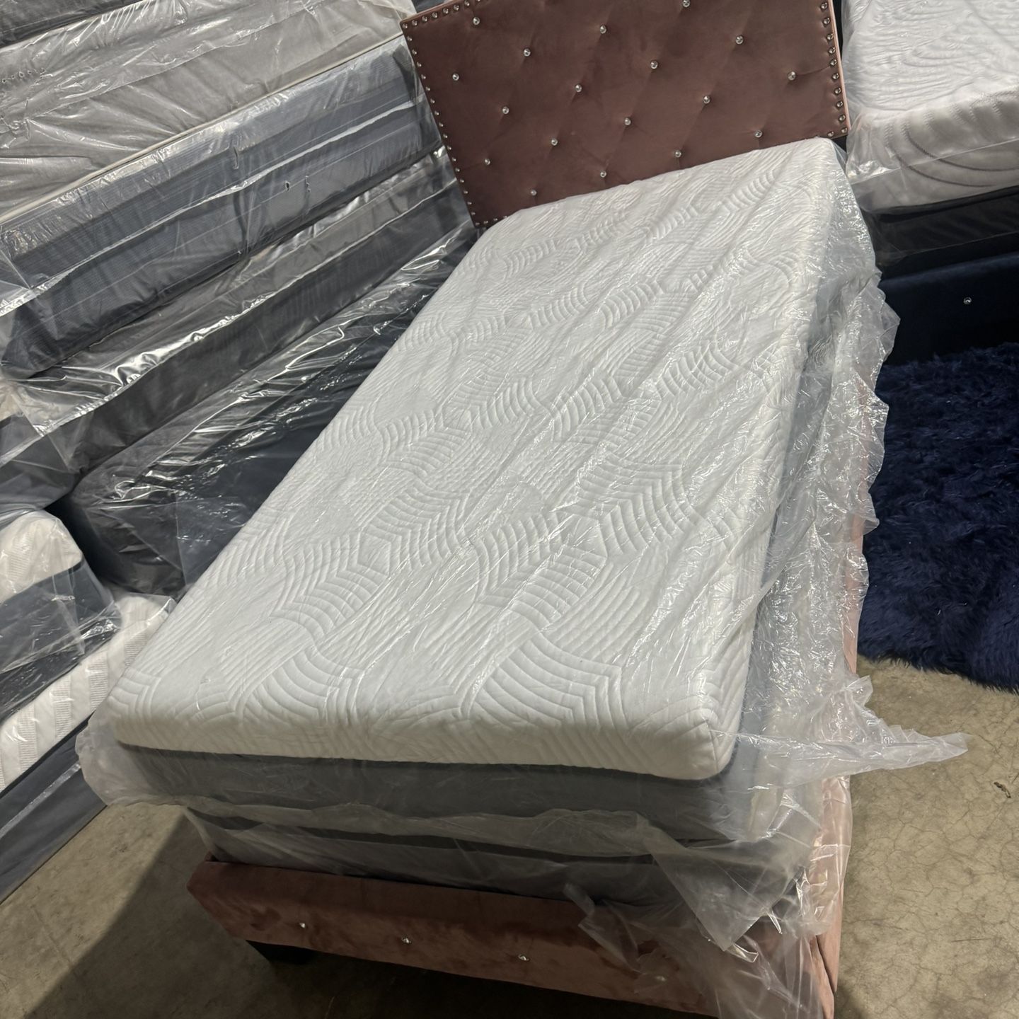 New Twin Bed Wht Matres For $259