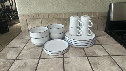 14 pc Dinnerware set