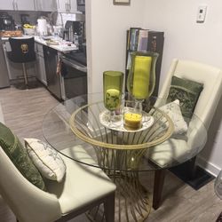  Chairs and Breakfast Table