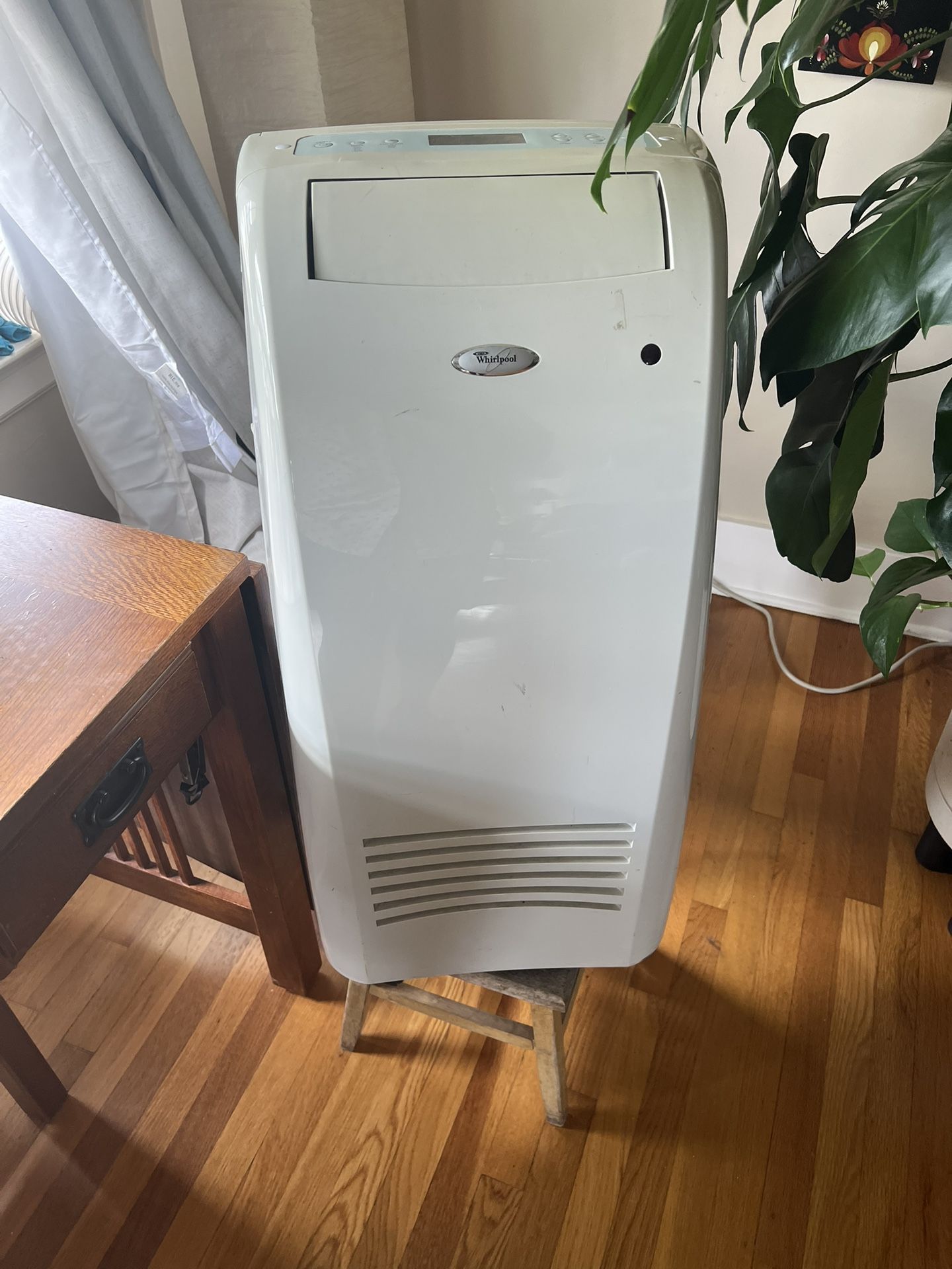 Whirlpool - 10,000 BTU Portable Air Conditioner