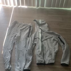 Nike Windrunner Tech Fleece 