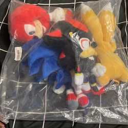 Sonic hedgehog plushy brand new