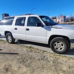Parts ONLY off 06 Suburban 4x4, Good 5.3, 4WD 4L60e, Body and Interior.