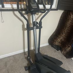 Golds Gym Stride Trainer Elliptical Machine