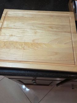 BRAND NEW CUTTING BOARD