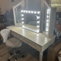 Brand New Vanity with Touch Screen Lights And Chair 