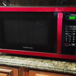 Farberware Microwave - XL 1000 Watts. In Like New Condition & Super Clean
