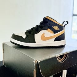 Air Jordan 1 Mid TD “Black University Gold” - Size 9C
