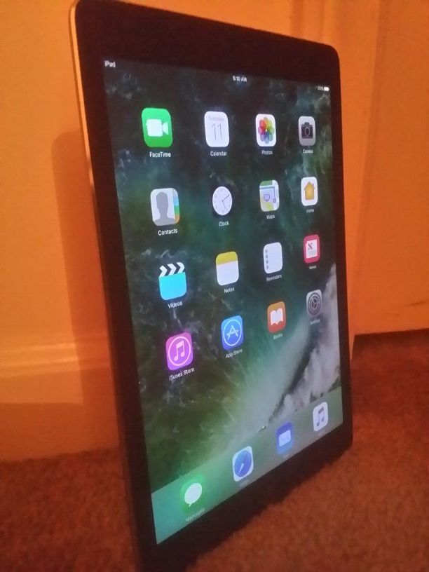 Apple iPad Air 2 32GB $Wi-Fi Space Gray - MNV22LLA 10/10 clean with Brand new Solo case..