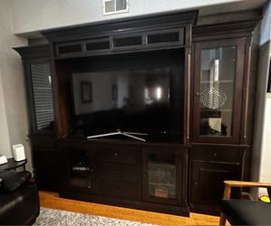 Entertainment center 4 pieces lights up