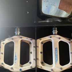 DMR Vault Mountain Bike Pedals 