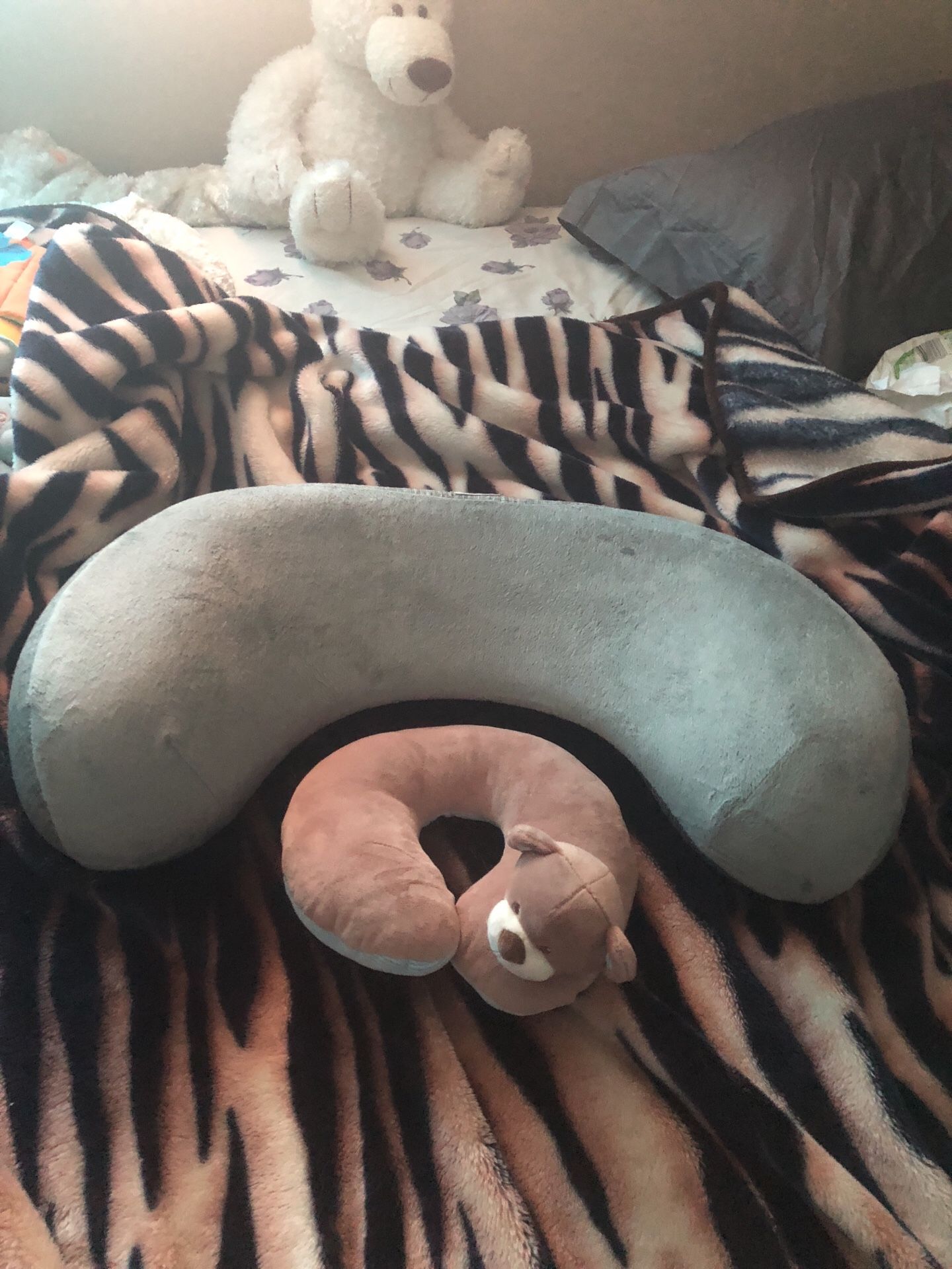 Ergobaby breastfeeding pillow and baby neck support