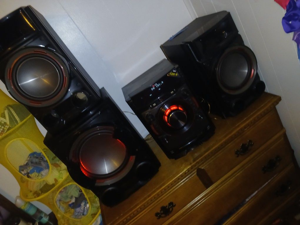 LG CM8430 Mini Hi-Fi Shelf System