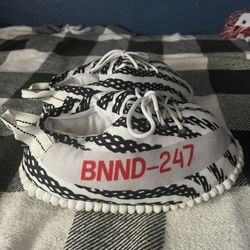 Adidas Yeezy Slippers Size 8-10 