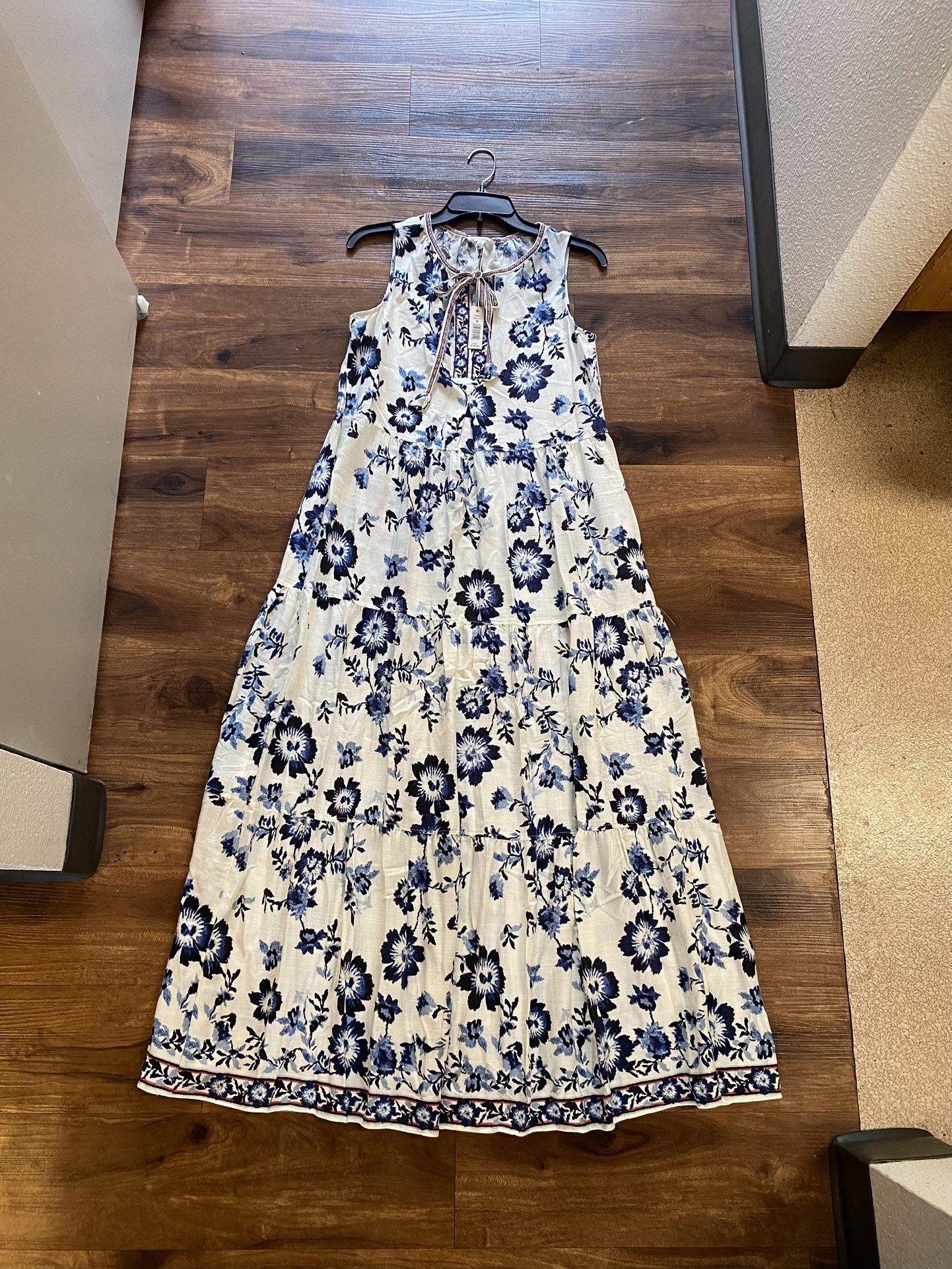 Brand New Woman’s Max Studio brand White and Blue Floral Maxi Dress Up For Sale 