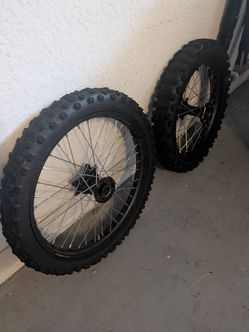 Ultra bee stock dirt wheelset