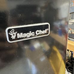 10.1 cu. ft. Top Freezer Refrigerator in Black