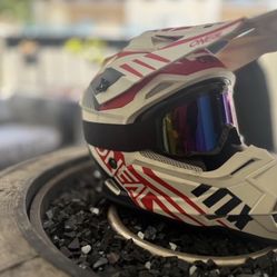 O’Neal 2 SRS Spyder ATV / Dirtbike helmet. Medium 58cm w/goggles